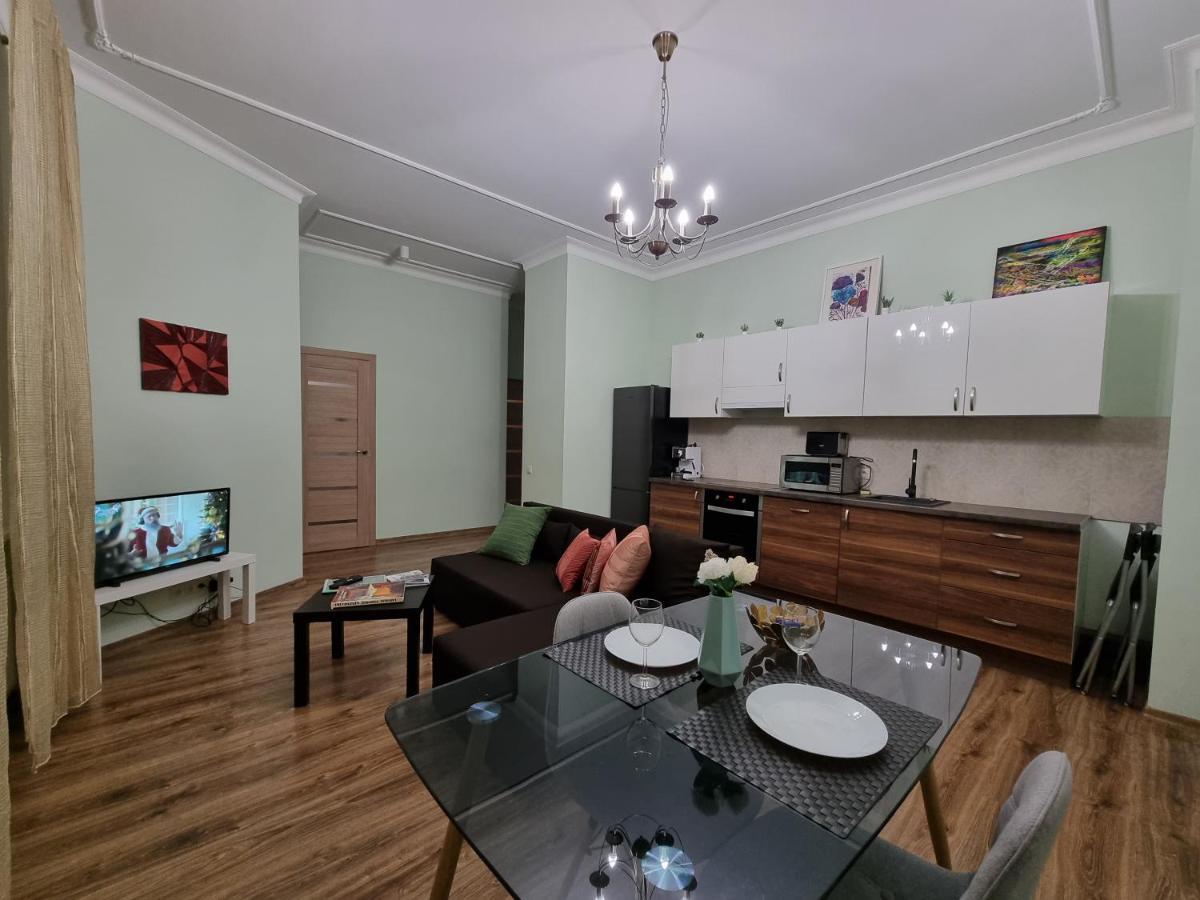 Art Deco One-Bedroom Suite In Library House With Free 5G Wifi Riga Eksteriør billede