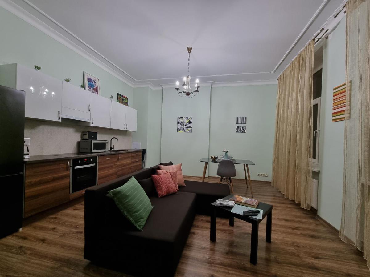 Art Deco One-Bedroom Suite In Library House With Free 5G Wifi Riga Eksteriør billede